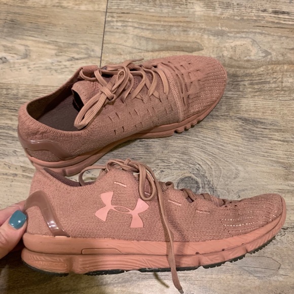 rose gold under armour shoes